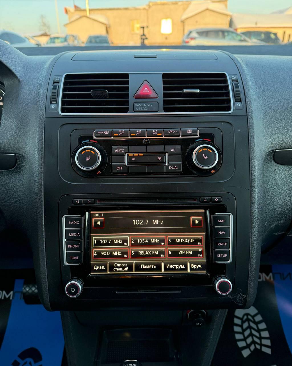 Volkswagen Touran I · 2-й рестайлинг , 2010 г., робот, дизель - фото 12