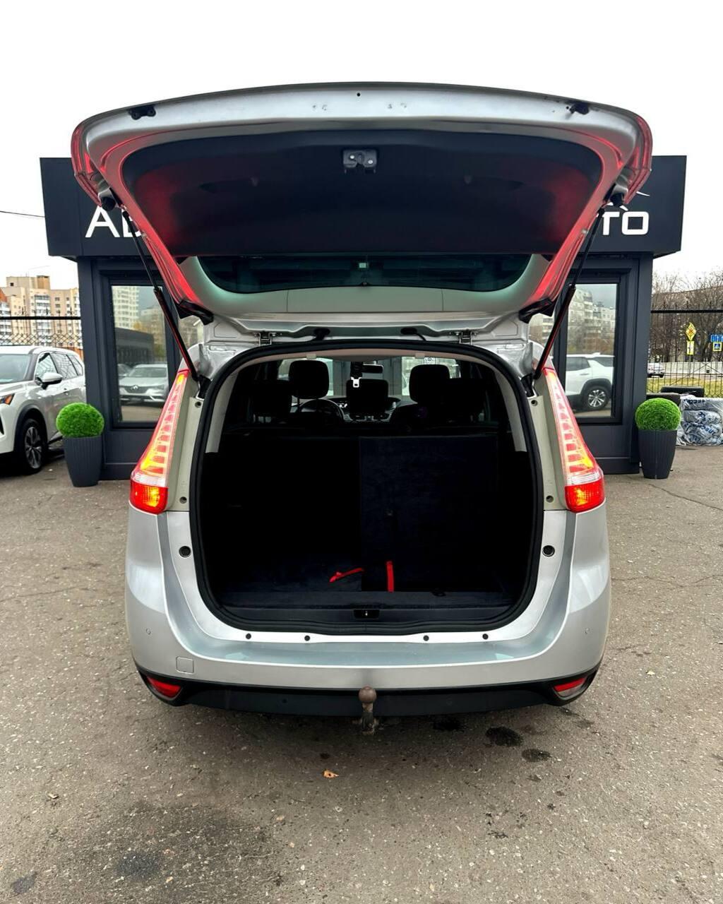 Renault Grand Scenic III · 2-й рестайлинг , 2015 г., механика, дизель - фото 14