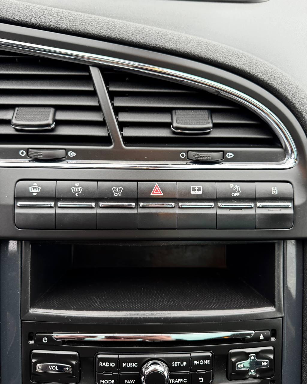 Peugeot 5008 I · Рестайлинг , 2015 г., механика, дизель - фото 19