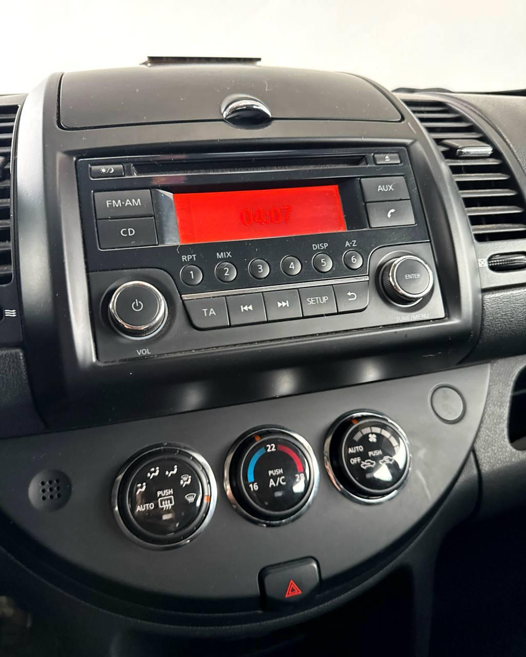 Nissan Note I (E11) · Рестайлинг , 2013 г., механика, бензин - фото 12