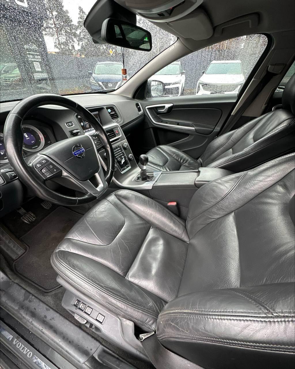 Volvo V60 I , 2011 г., механика, дизель - фото 8