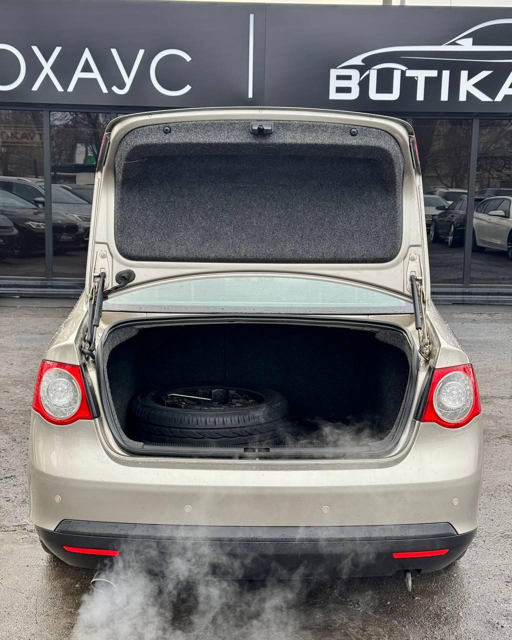 Volkswagen Jetta V , 2008 г., механика, бензин - фото 11