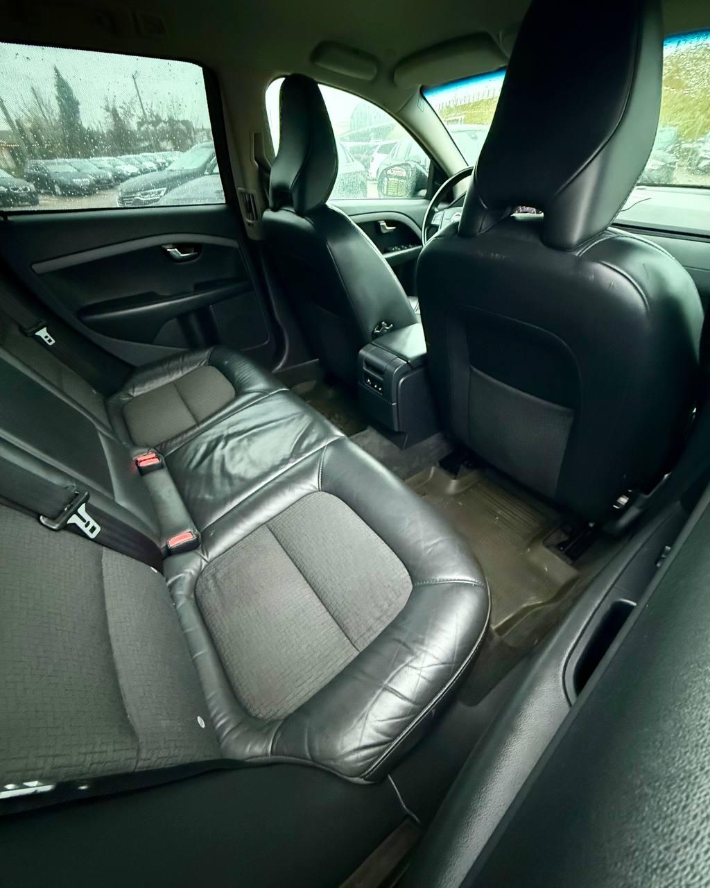 Volvo V70 III , 2010 г., механика, дизель - фото 13