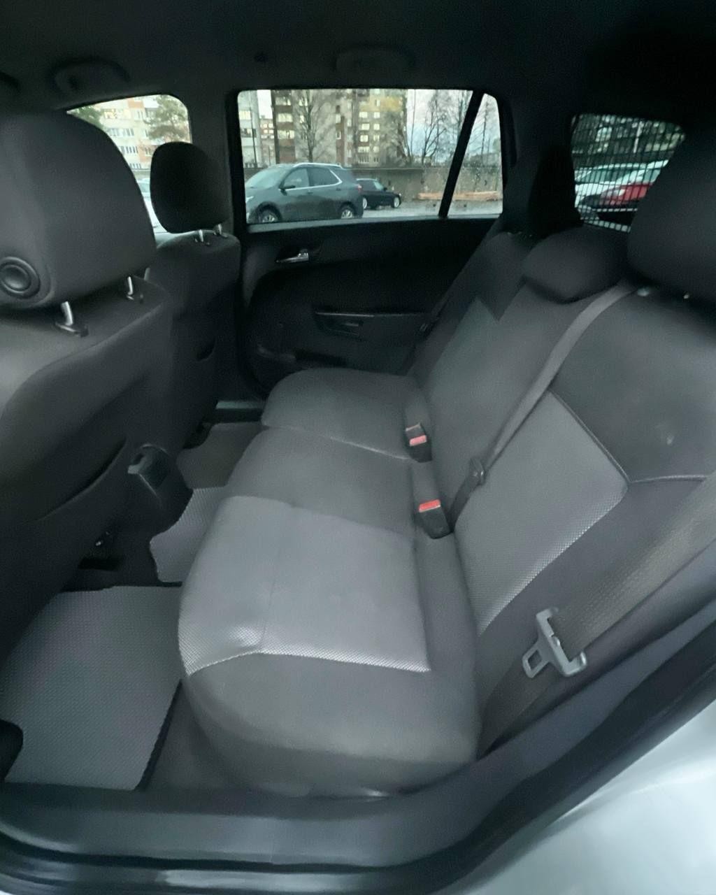 Opel Astra H · Рестайлинг , 2009 г., механика, дизель - фото 9