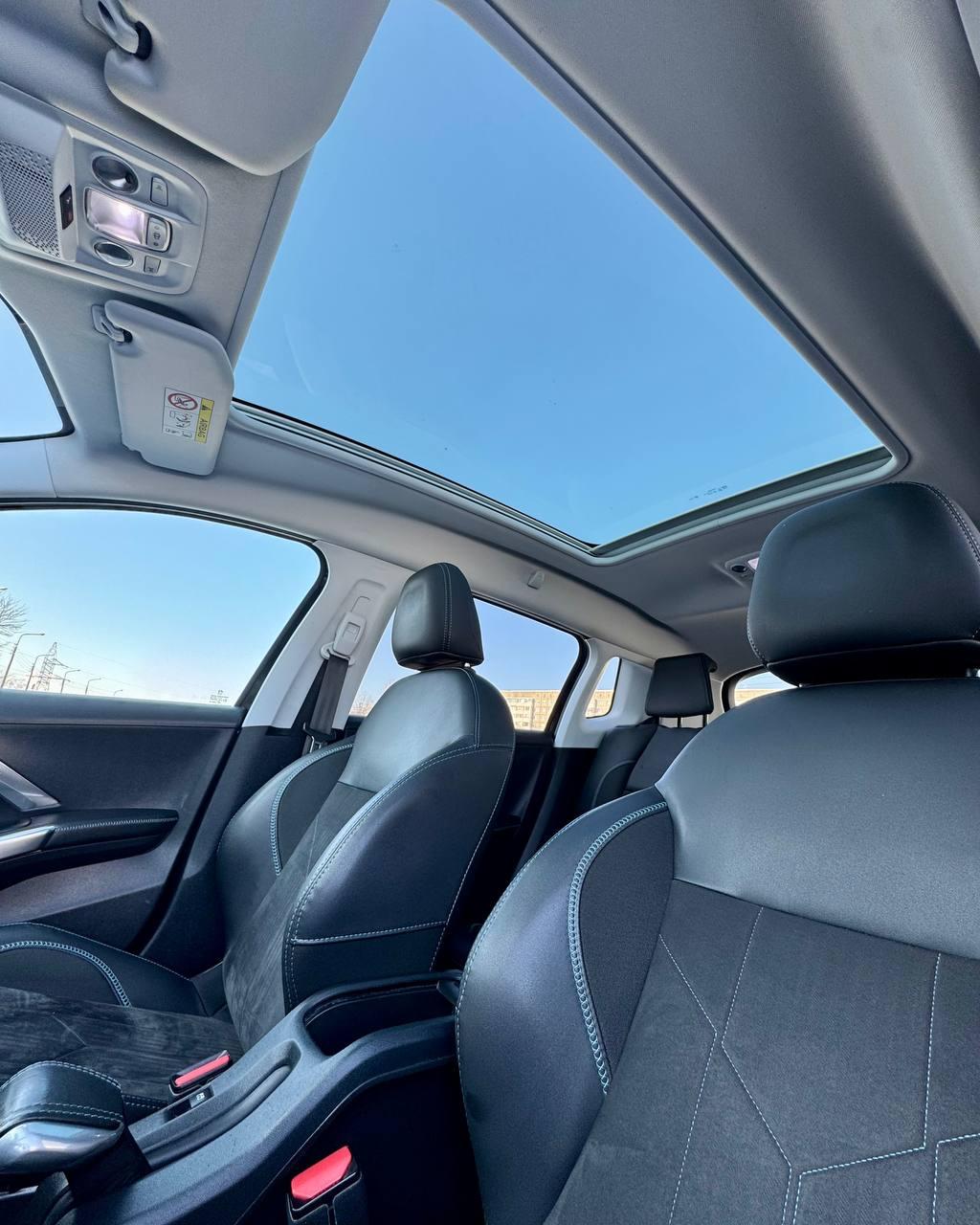 Peugeot 2008 I · Рестайлинг , 2017 г., механика, бензин - фото 19