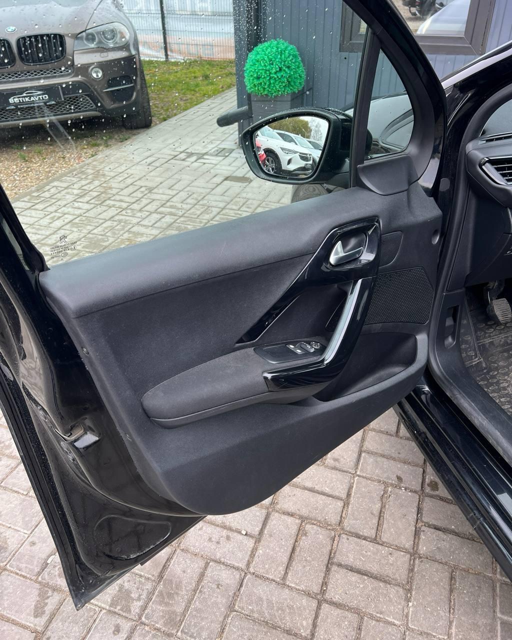 Peugeot 208 I · Рестайлинг , 2018 г., механика, дизель - фото 9