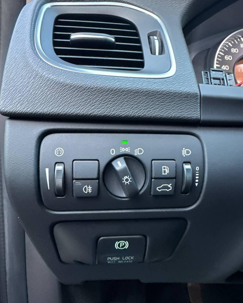 Volvo V60 I , 2012 г., механика, дизель - фото 20