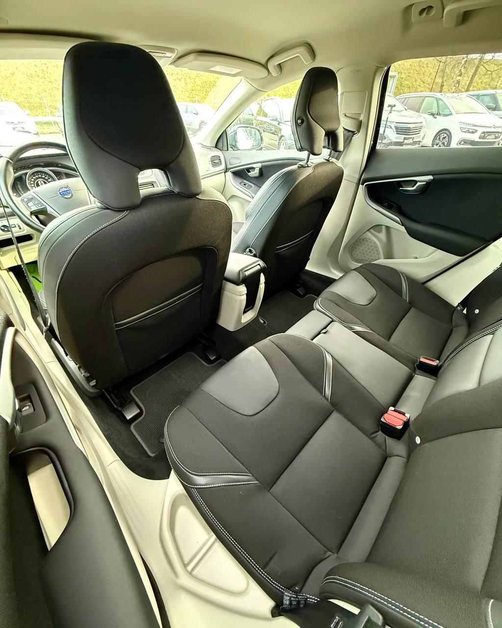 Volvo V40 II , 2013 г., механика, дизель - фото 12