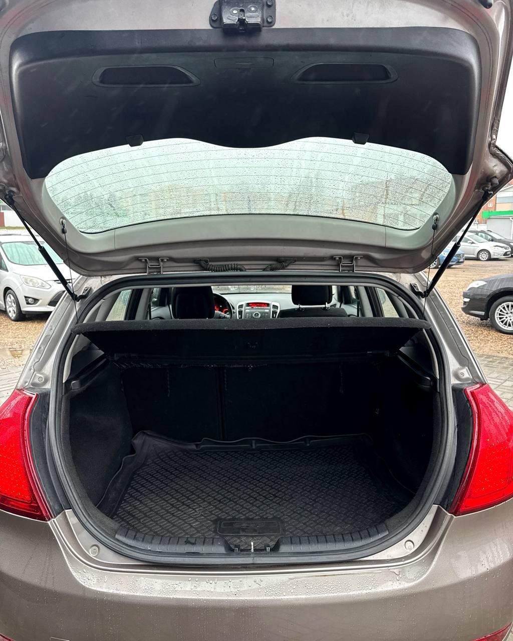 Kia Cee'd I · Рестайлинг , 2012 г., механика, бензин - фото 16