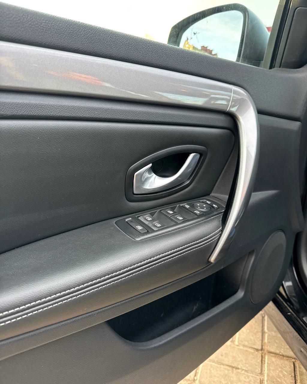 Renault Laguna III · Рестайлинг , 2011 г., механика, дизель - фото 9