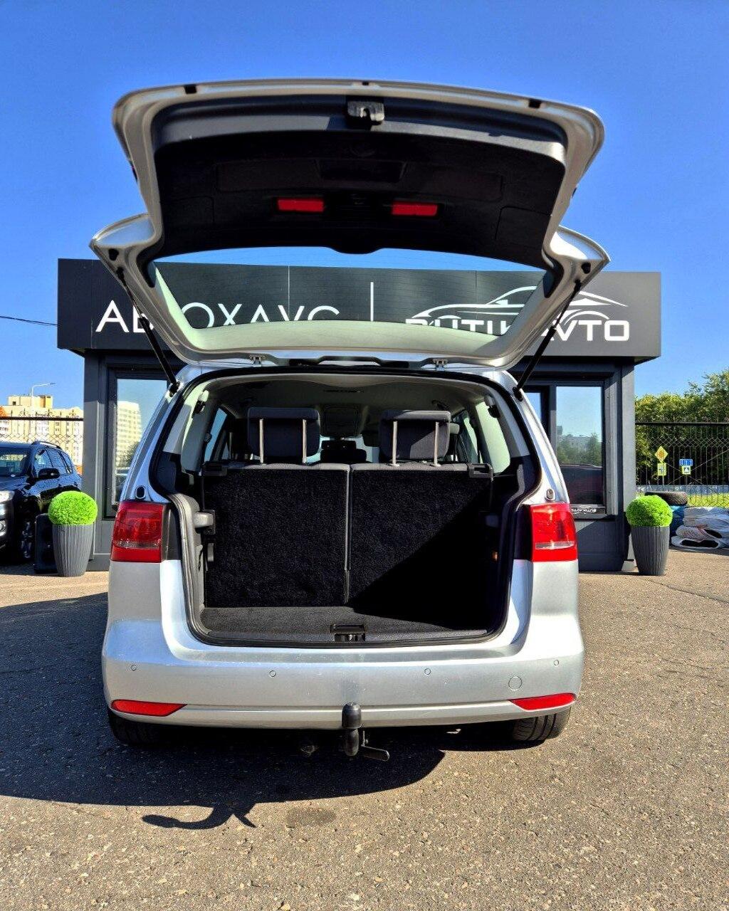 Volkswagen Touran I · 2-й рестайлинг , 2010 г., механика, дизель - фото 14