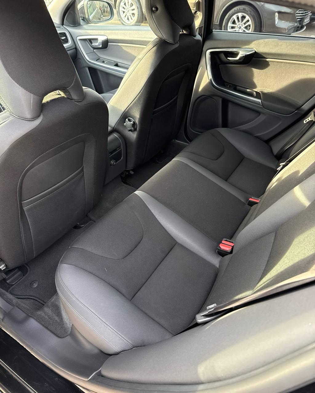 Volvo V60 I , 2011 г., механика, дизель - фото 12