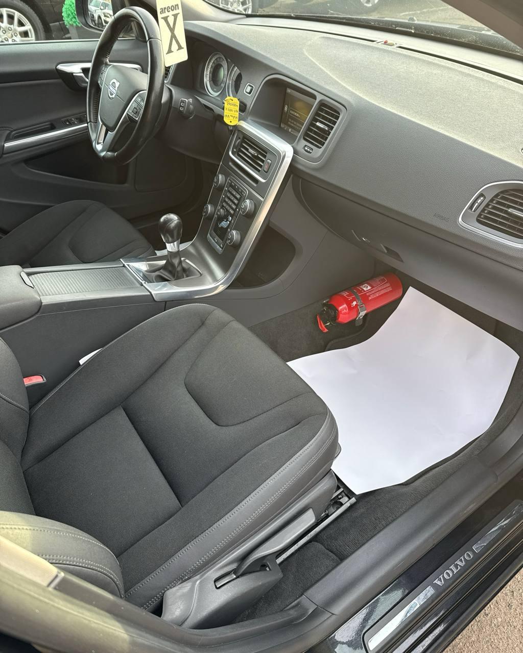 Volvo V60 I , 2011 г., механика, дизель - фото 14