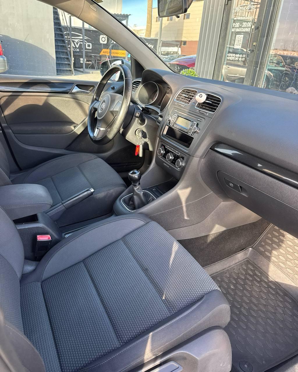 Volkswagen Golf VI , 2009 г., механика, бензин - фото 10