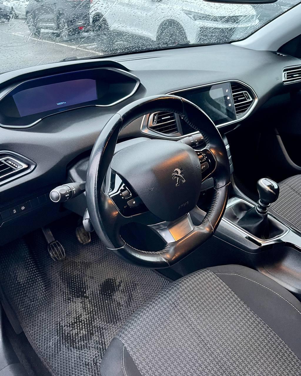 Peugeot 308 T9 · Рестайлинг , 2020 г., механика, дизель - фото 11