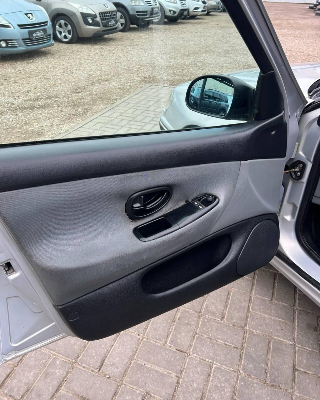 Peugeot 406 I · Рестайлинг , 2000 г., механика, бензин - фото 9