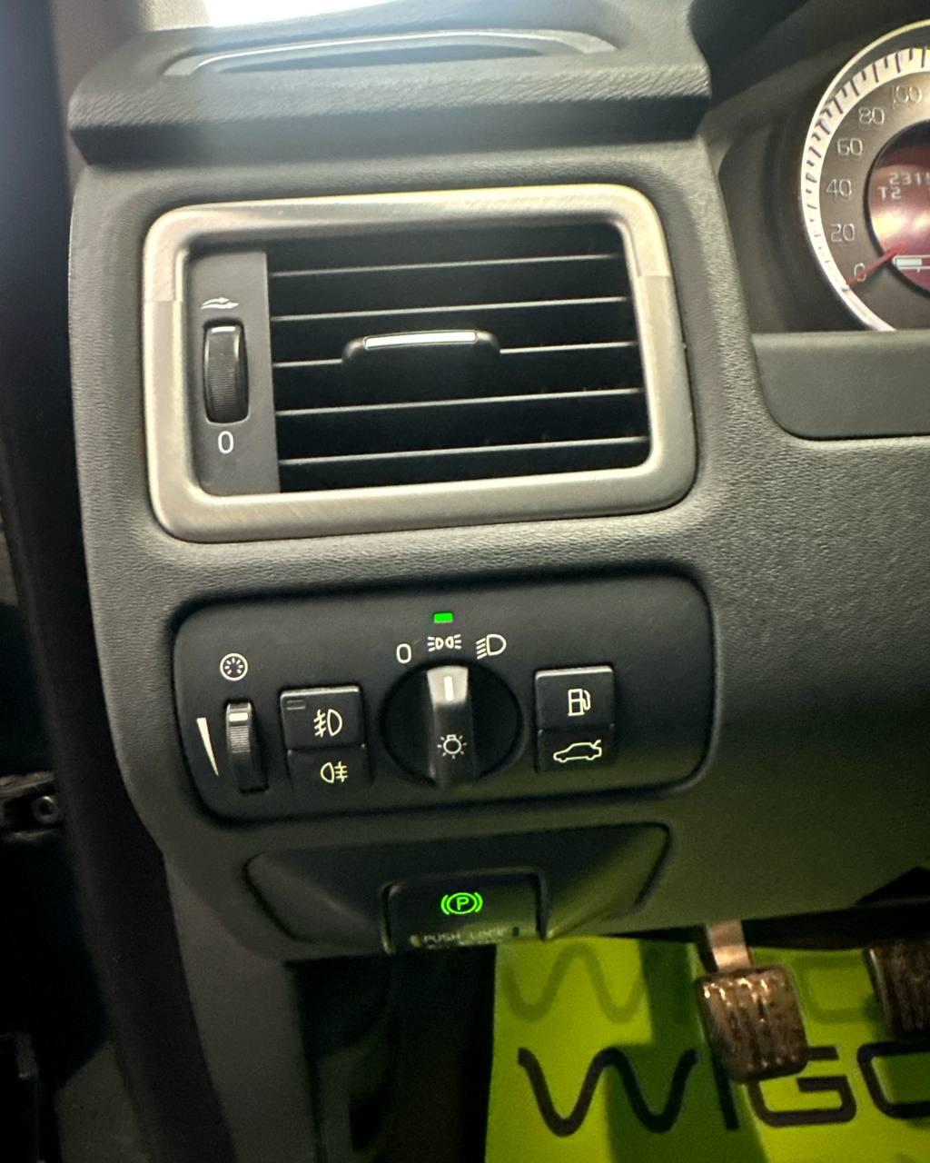 Volvo V70 III , 2011 г., механика, дизель  - фото 10