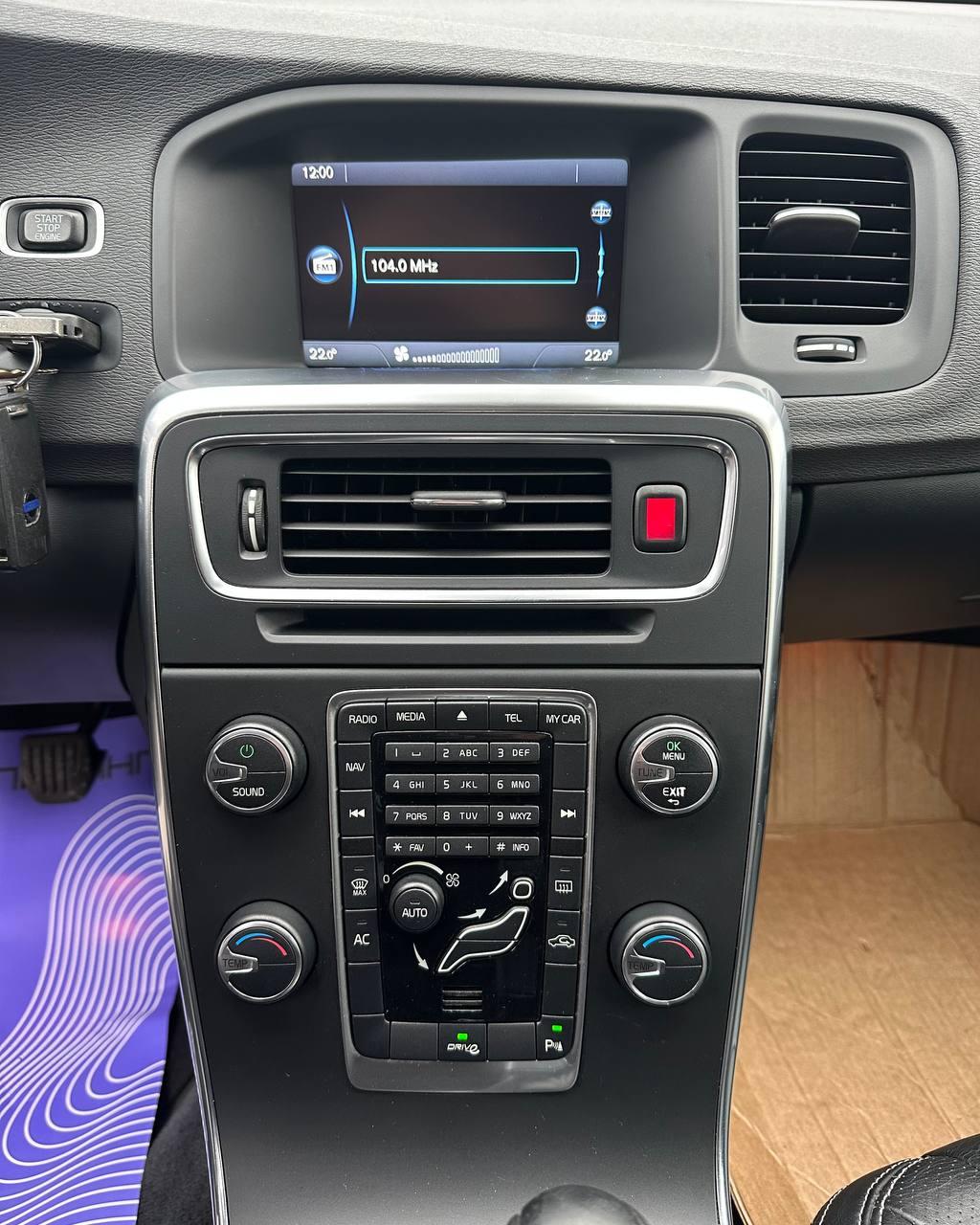 Volvo V60 I , 2011 г., механика, дизель - фото 10