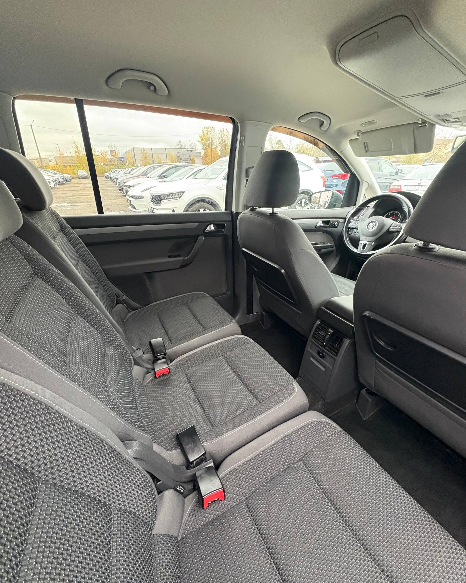 Volkswagen Touran I · 2-й рестайлинг , 2011 г., механика, дизель - фото 11