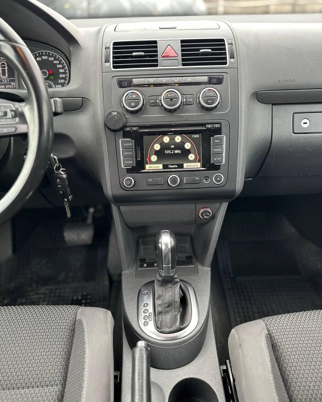 Volkswagen Touran I · 2-й рестайлинг , 2014 г., робот, дизель - фото 10