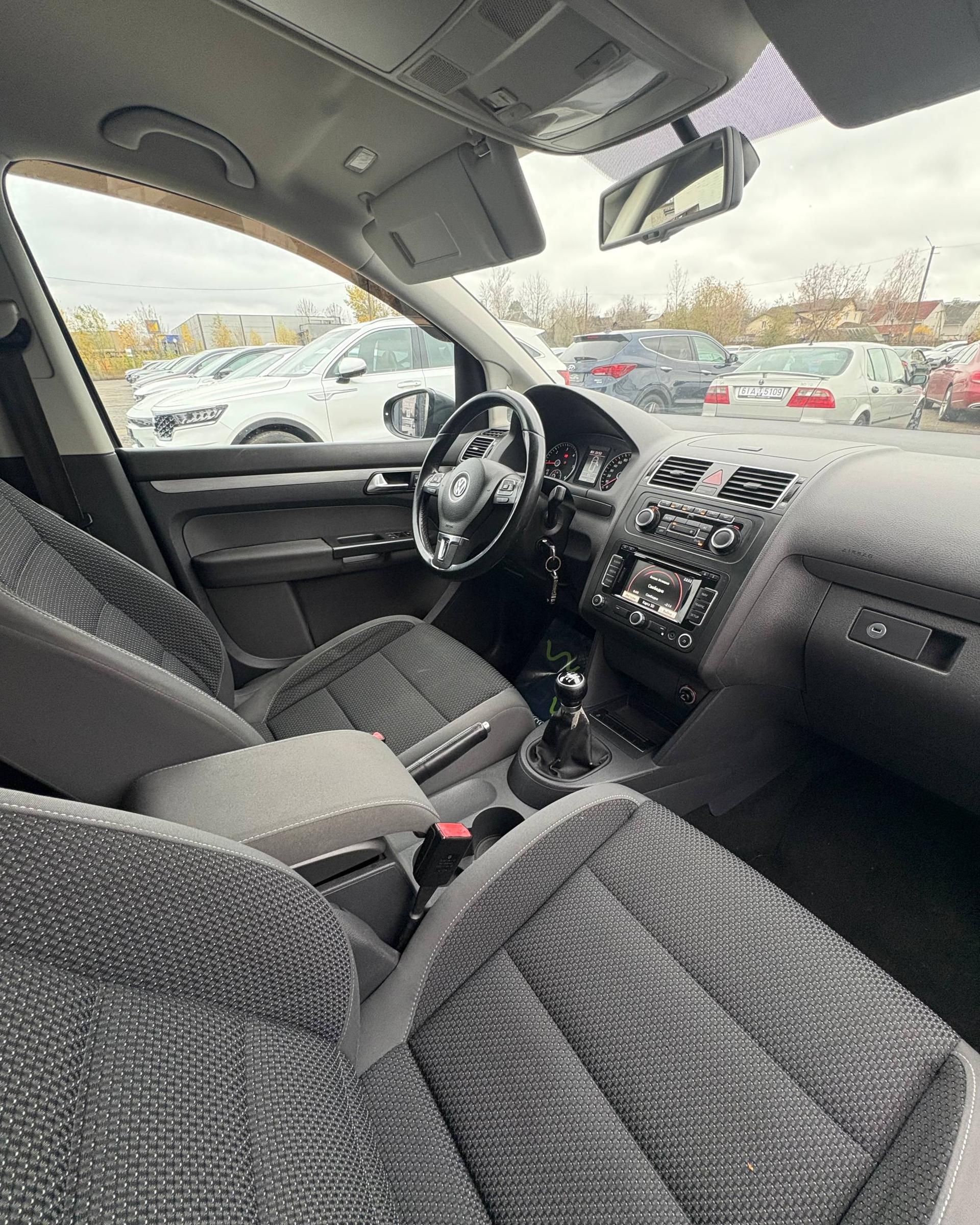 Volkswagen Touran I · 2-й рестайлинг , 2011 г., механика, дизель - фото 10