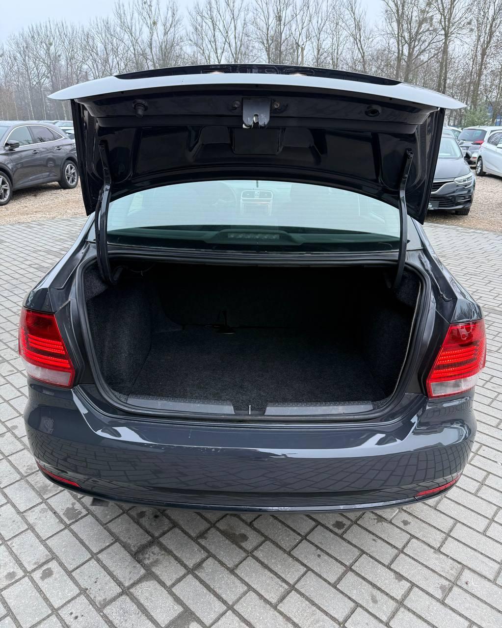 Volkswagen Polo Sedan I · Рестайлинг , 2017 г., механика, бензин - фото 11