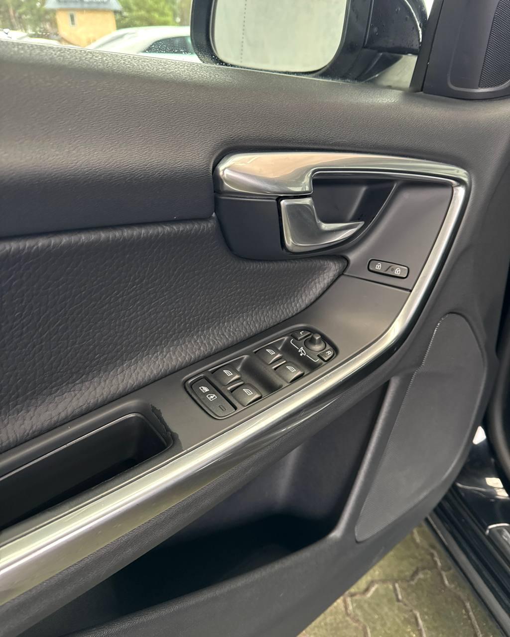 Volvo V60 I , 2011 г., механика, дизель - фото 9