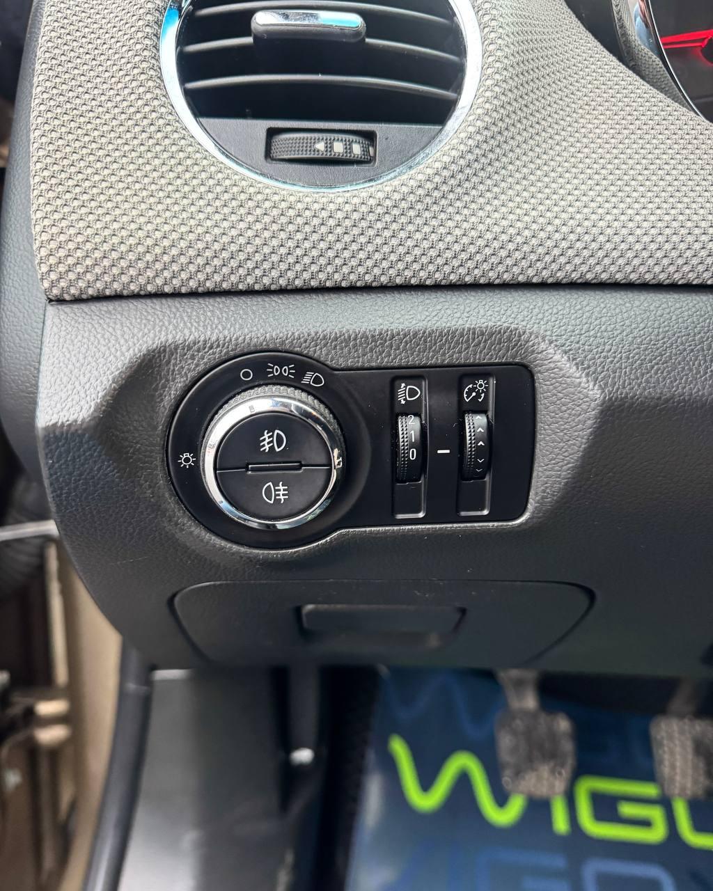 Chevrolet Cruze J300 · Рестайлинг , 2013 г., механика, бензин - фото 19