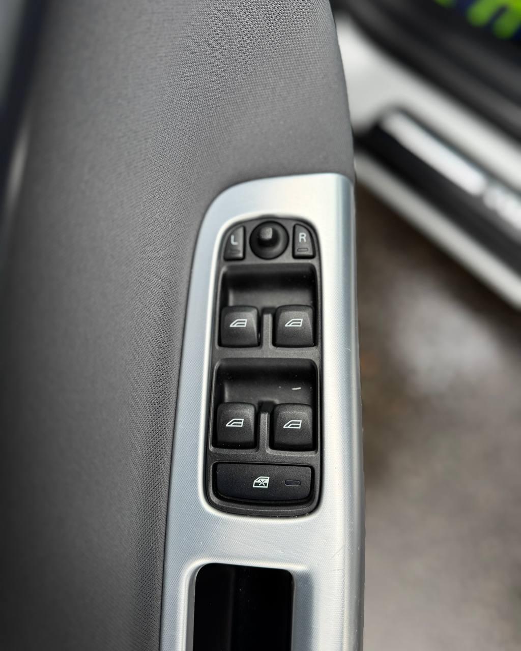 Volvo V50 I · 2-й рестайлинг , 2011 г., механика, дизель - фото 19