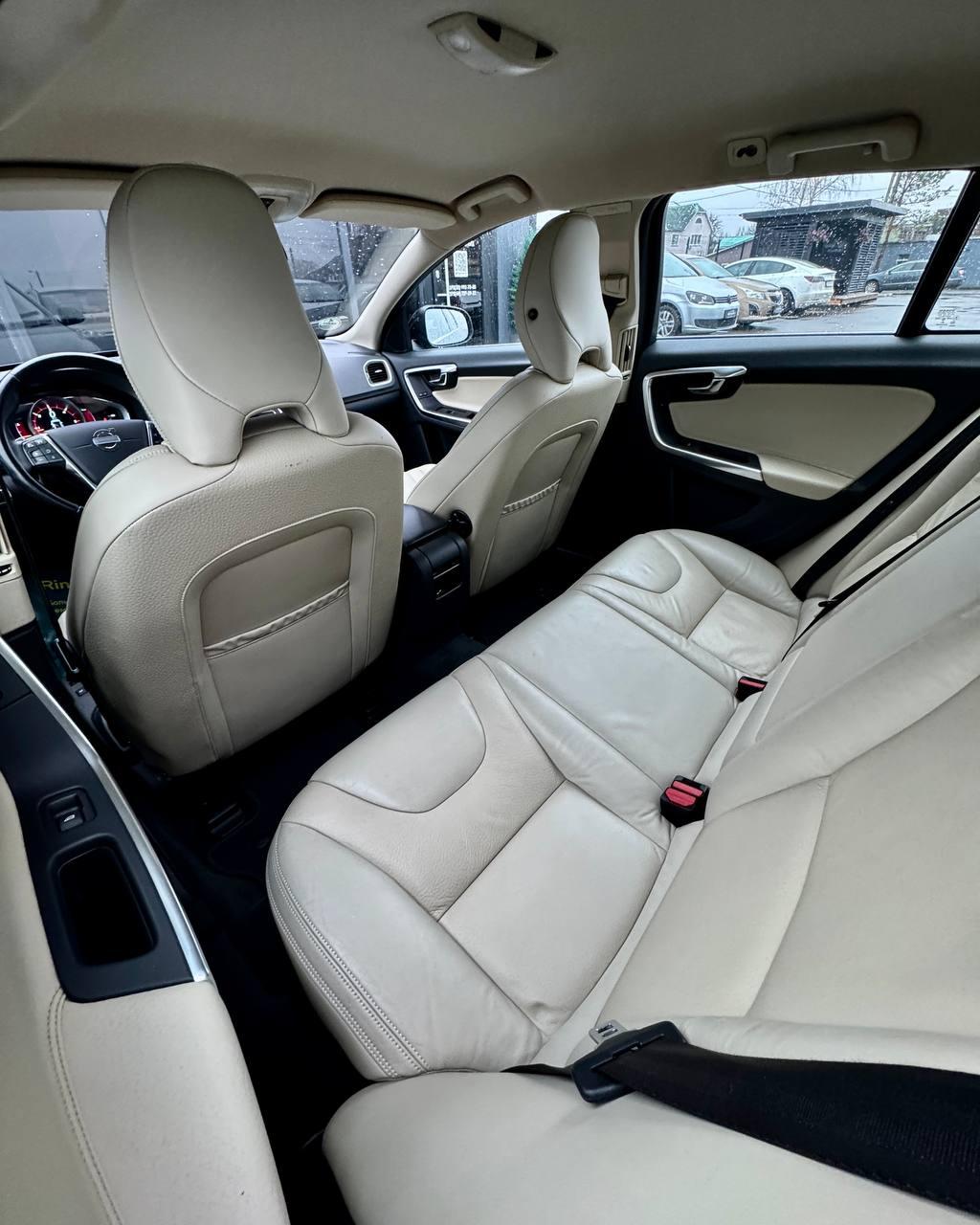 Volvo V60 I · Рестайлинг , 2013 г., робот, дизель - фото 11