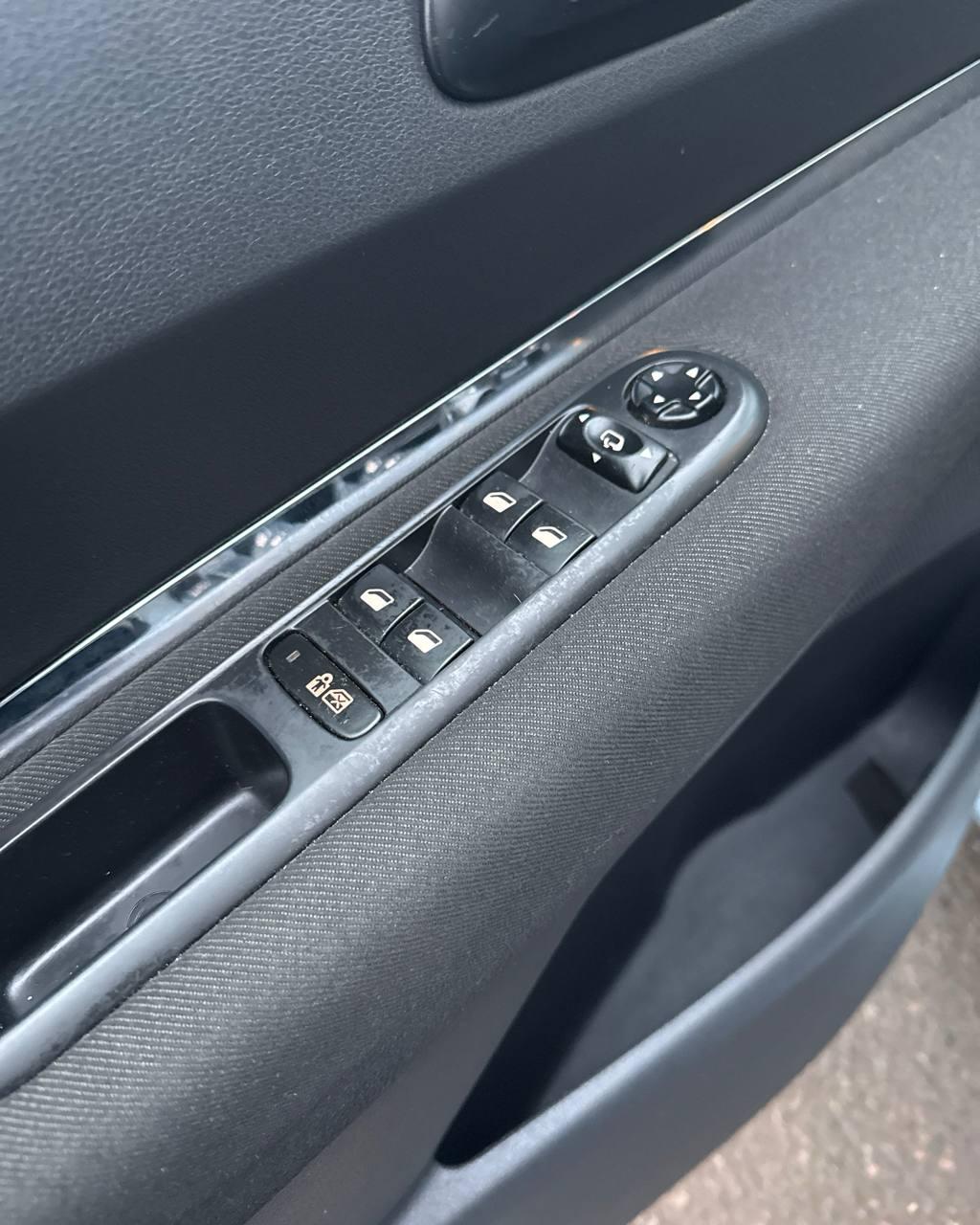 Peugeot 5008 I , 2009 г., механика, дизель - фото 13