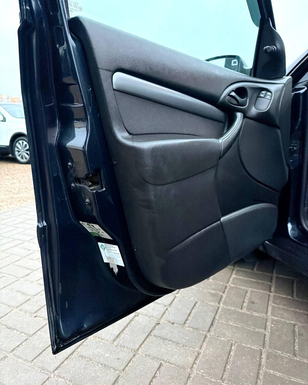 Ford Focus I , 2000 г., механика, бензин - фото 9