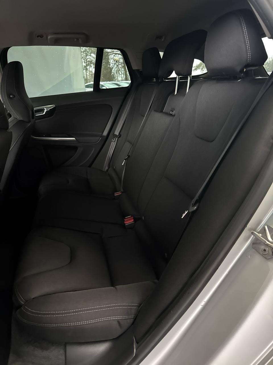 Volvo V60 I · Рестайлинг , 2013 г., механика, дизель - фото 14