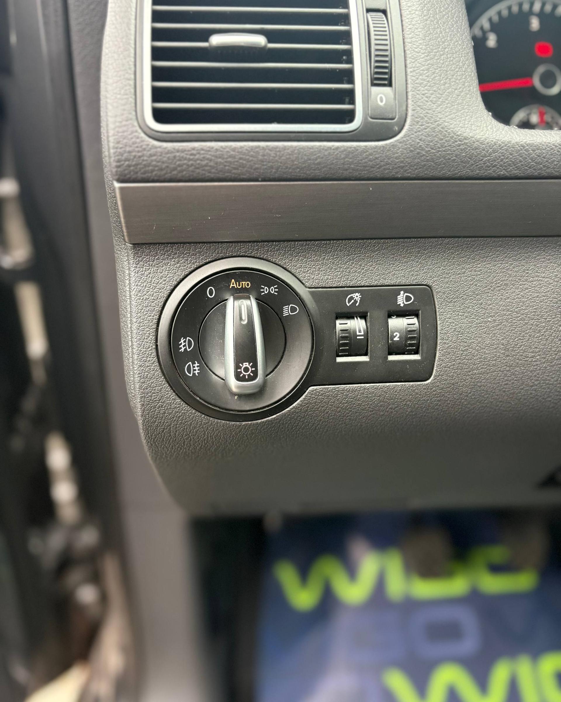 Volkswagen Touran I · 2-й рестайлинг , 2011 г., механика, дизель - фото 18