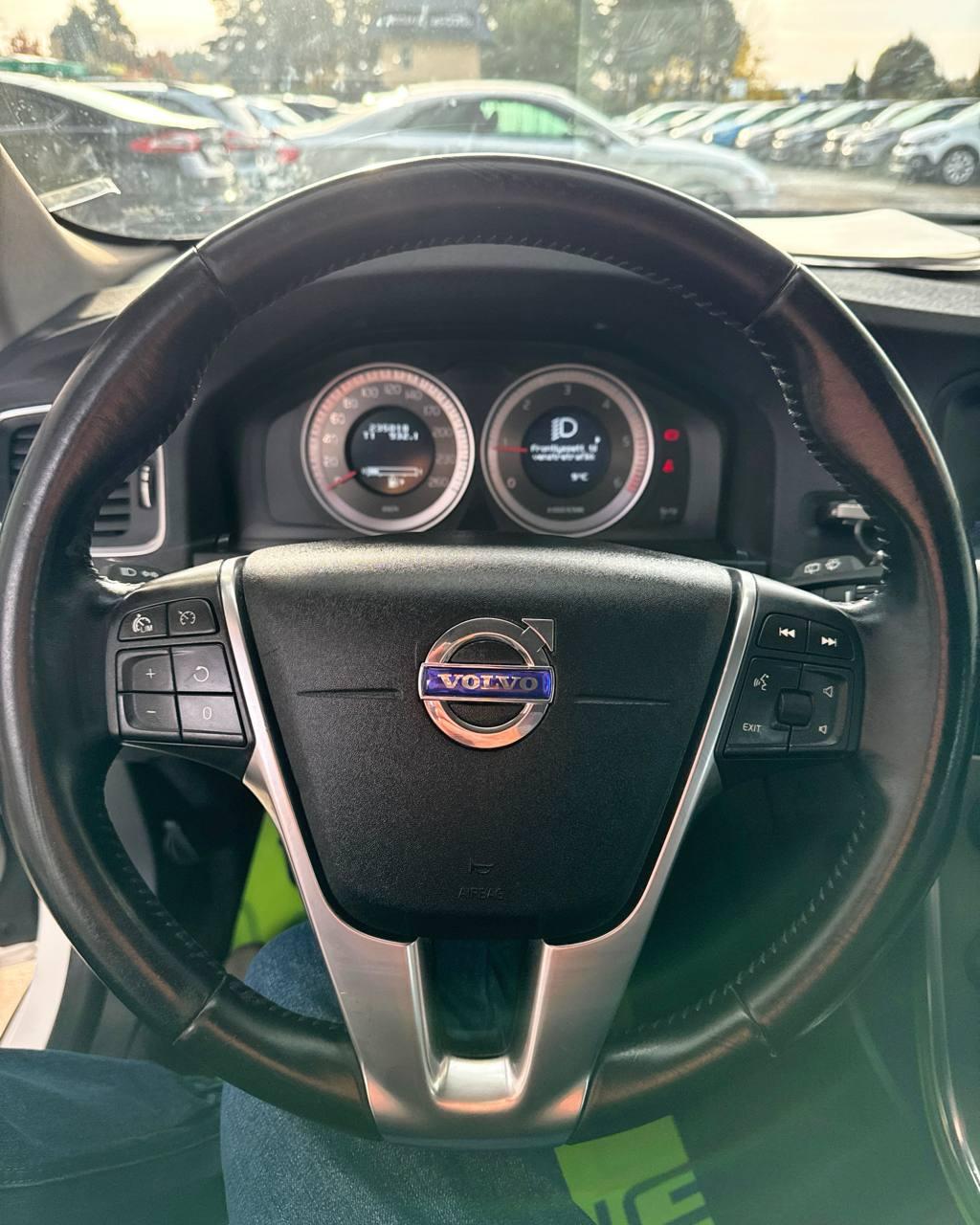 Volvo V60 I , 2011 г., механика, дизель - фото 11