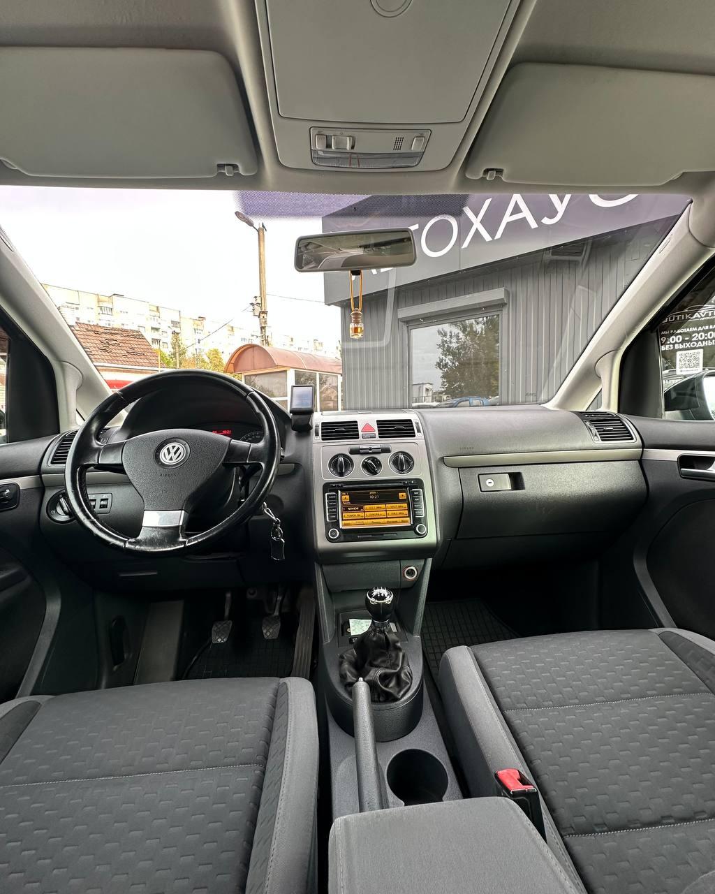 Volkswagen Touran I · Рестайлинг , 2010 г., механика, дизель - фото 8