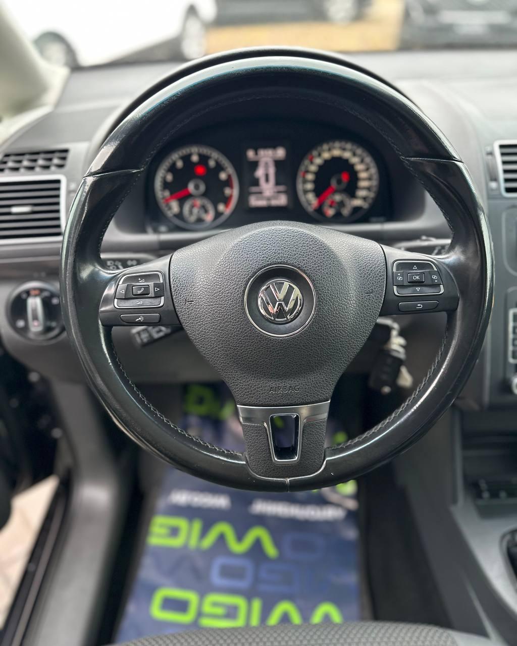 Volkswagen Touran I · 2-й рестайлинг , 2011 г., механика, бензин - фото 10