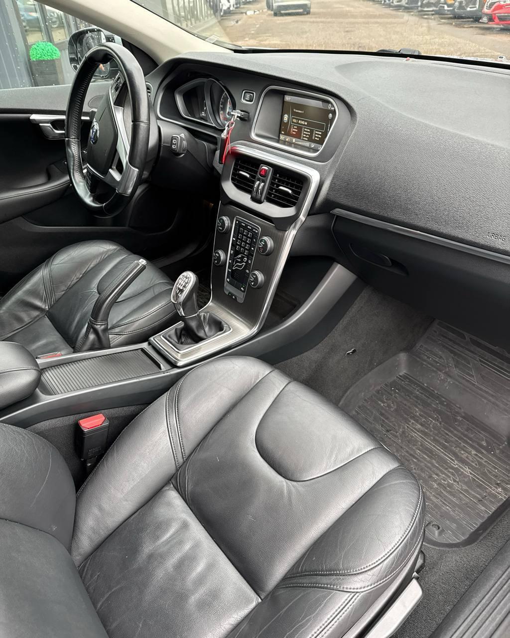 Volvo V40 II , 2012 г., механика, дизель - фото 13