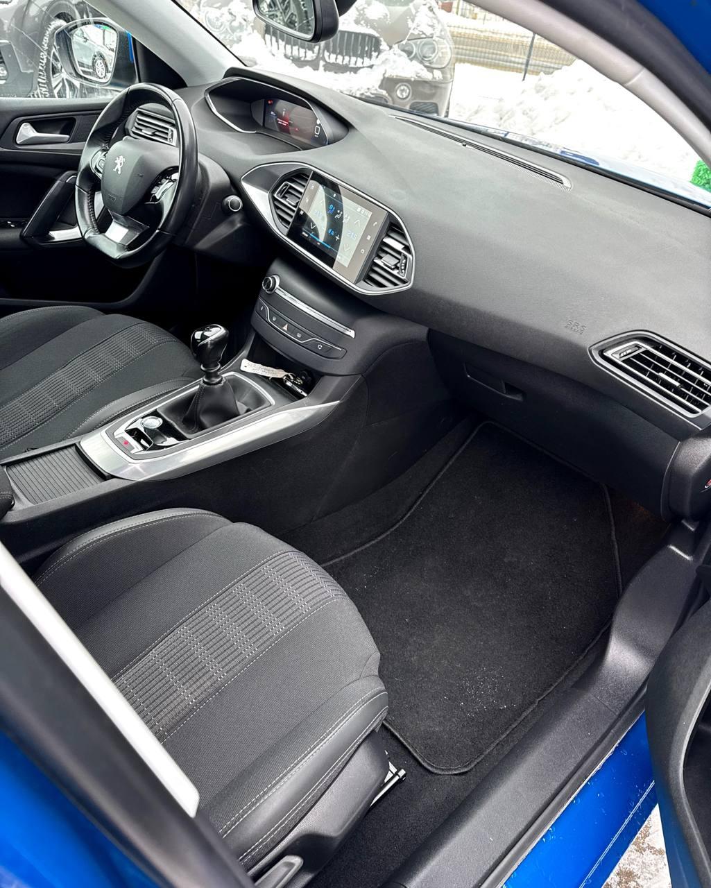 Peugeot 308 T9 · Рестайлинг , 2020 г., механика, бензин - фото 12