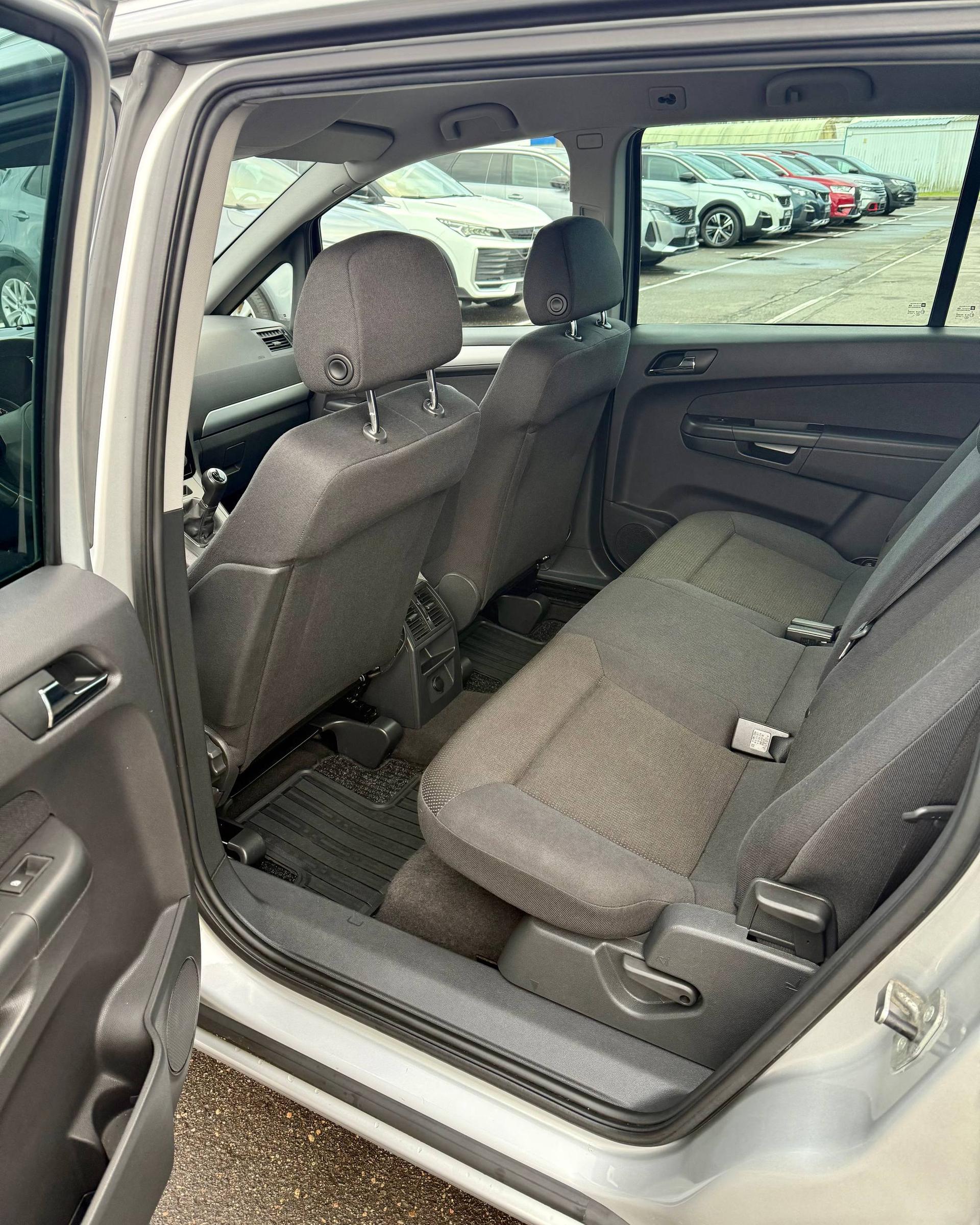 Opel Zafira B · Рестайлинг , 2013 г., механика, дизель - фото 14