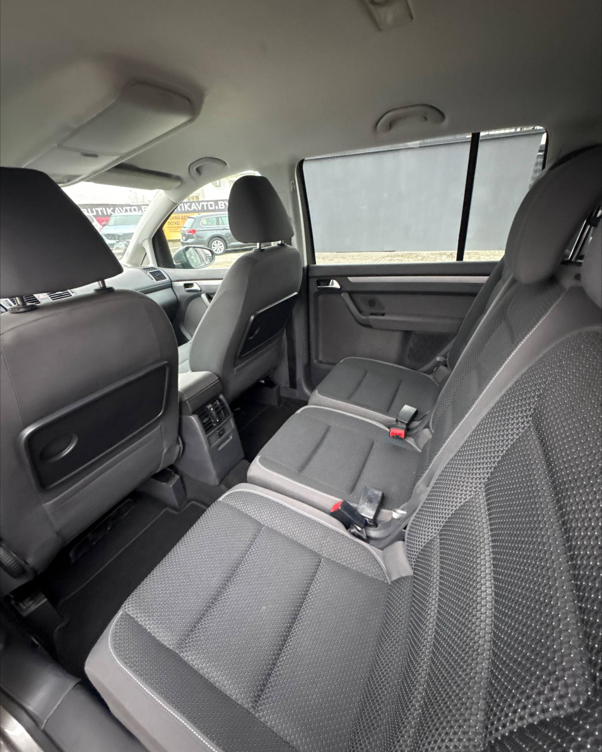 Volkswagen Touran I · 2-й рестайлинг , 2011 г., механика, дизель - фото 9