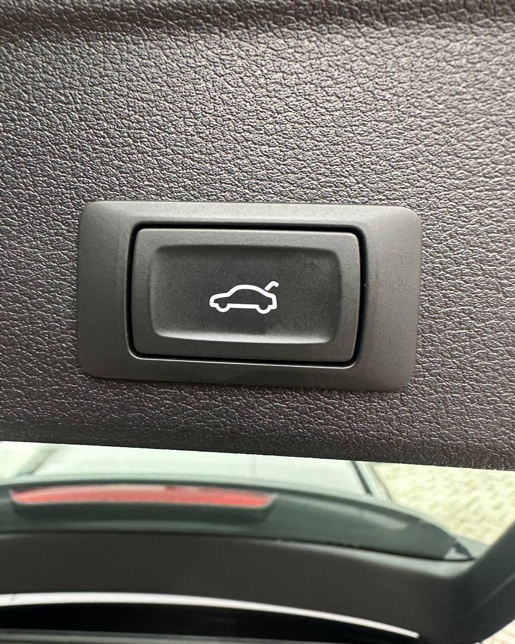 AUDI A4, 2019 г., механика, бензин - фото 13