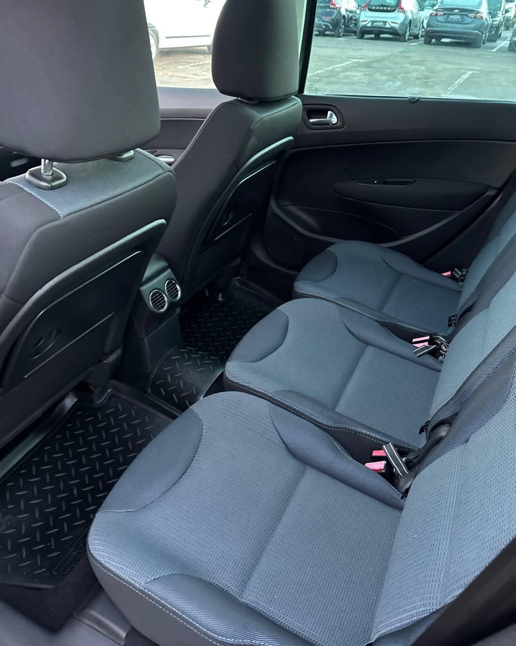 Peugeot 308 T7 · Рестайлинг , 2012 г., механика, дизель - фото 11