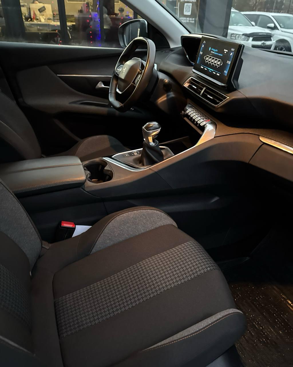 Peugeot 3008 II · Рестайлинг , 2020 г., механика, дизель - фото 14