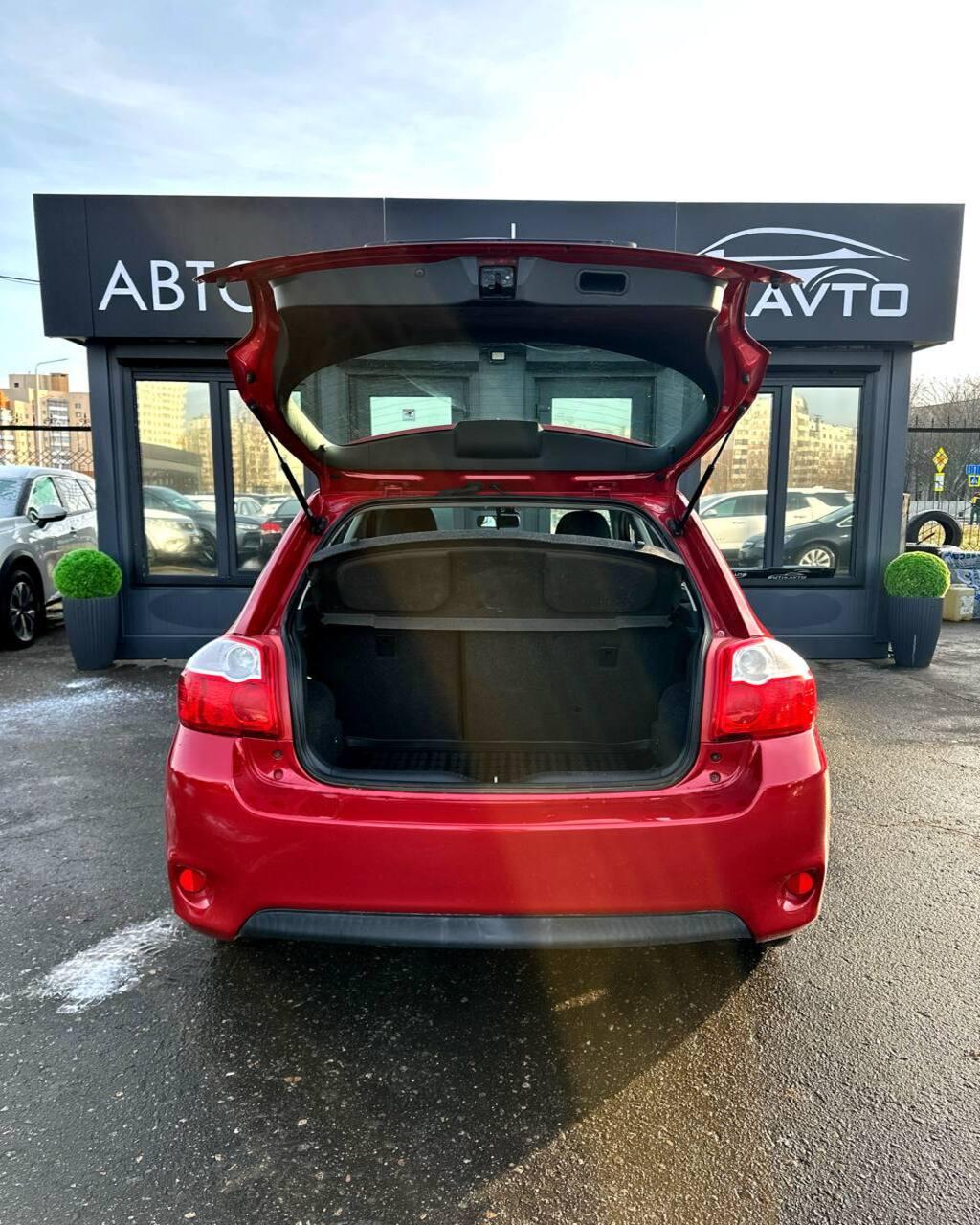 Toyota Auris I (E150) · Рестайлинг , 2010 г., механика, дизель - фото 14