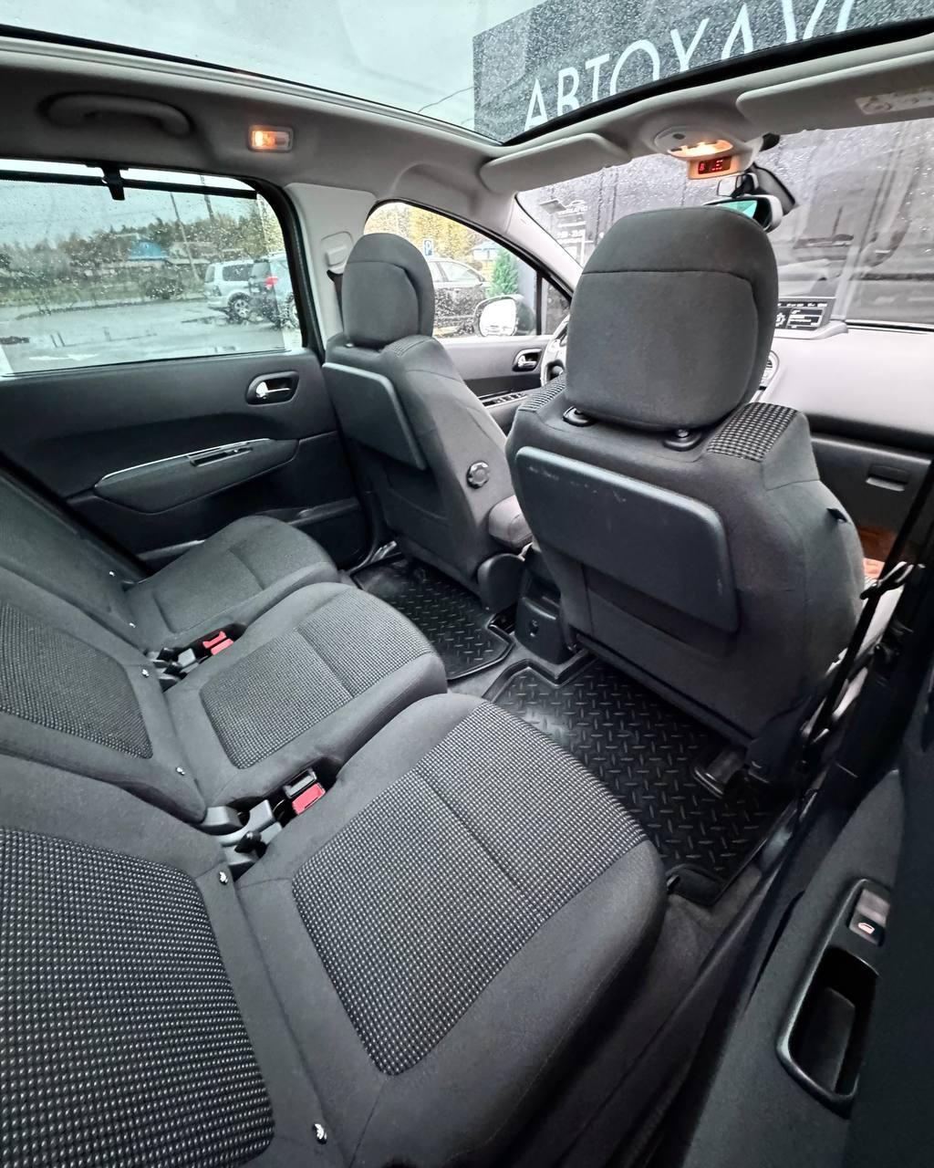 Peugeot 5008 I · Рестайлинг , 2015 г., механика, дизель - фото 12