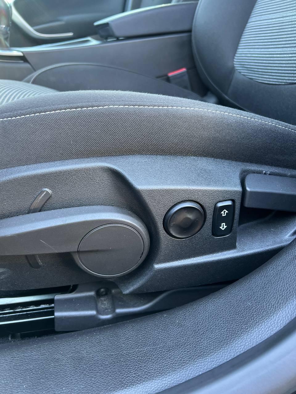 Opel Insignia I · Рестайлинг , 2016 г., механика, дизель - фото 10