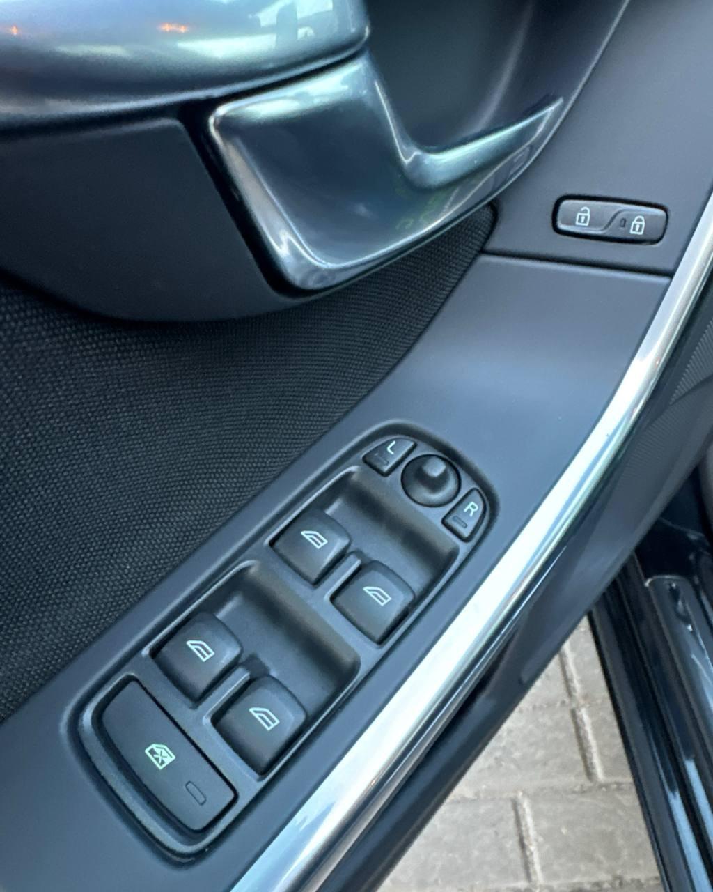 Volvo V60 I , 2012 г., механика, дизель - фото 19