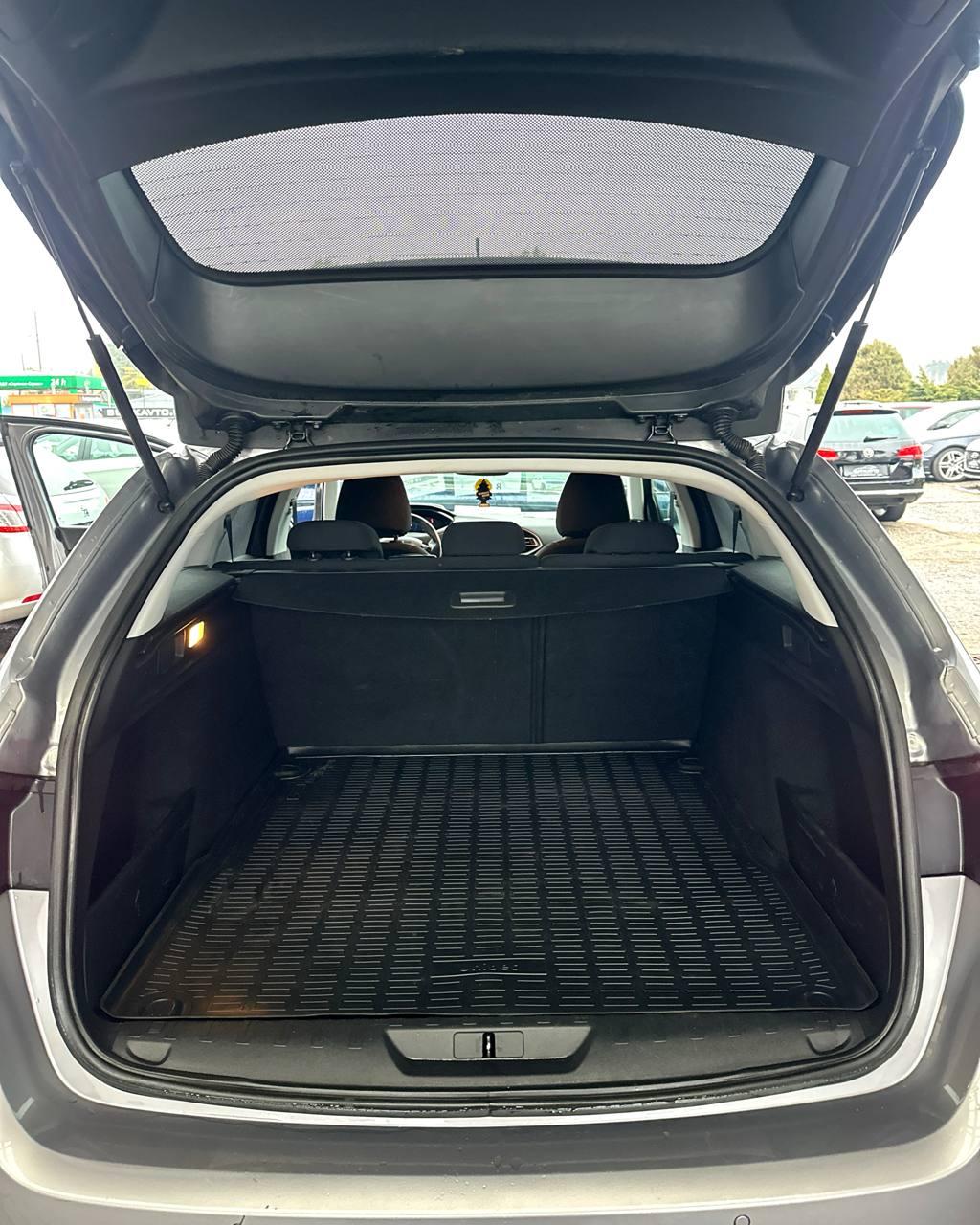 Peugeot 308 T9 · Рестайлинг , 2021 г., механика, дизель - фото 15