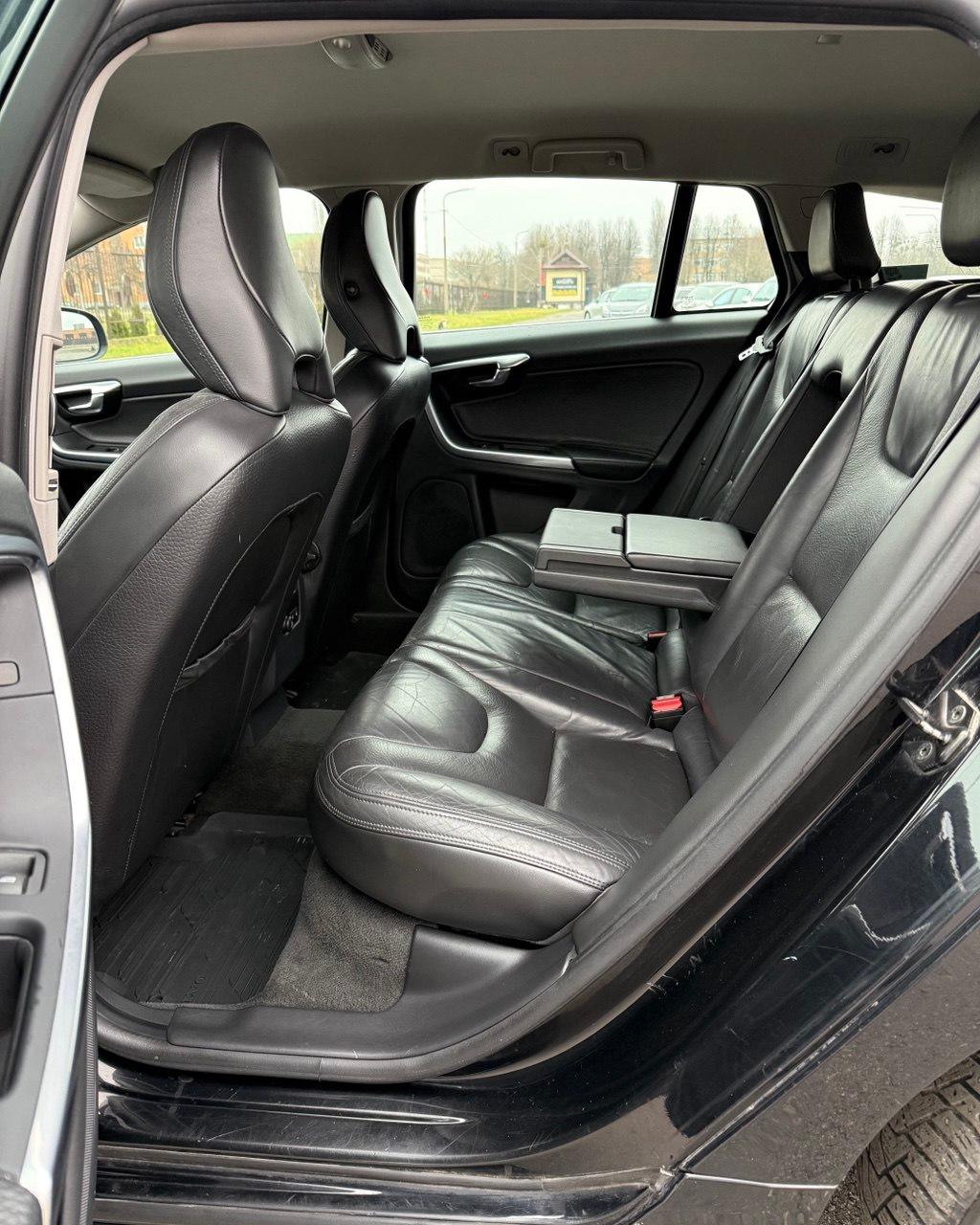 Volvo V60 I , 2011 г., механика, дизель - фото 11